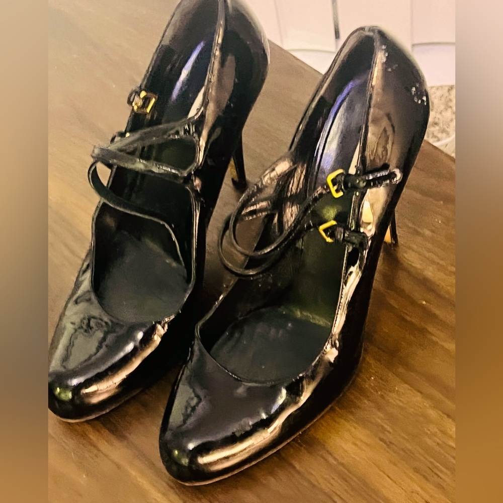 Miu Miu Pumps Black Patent leather with buckle straps